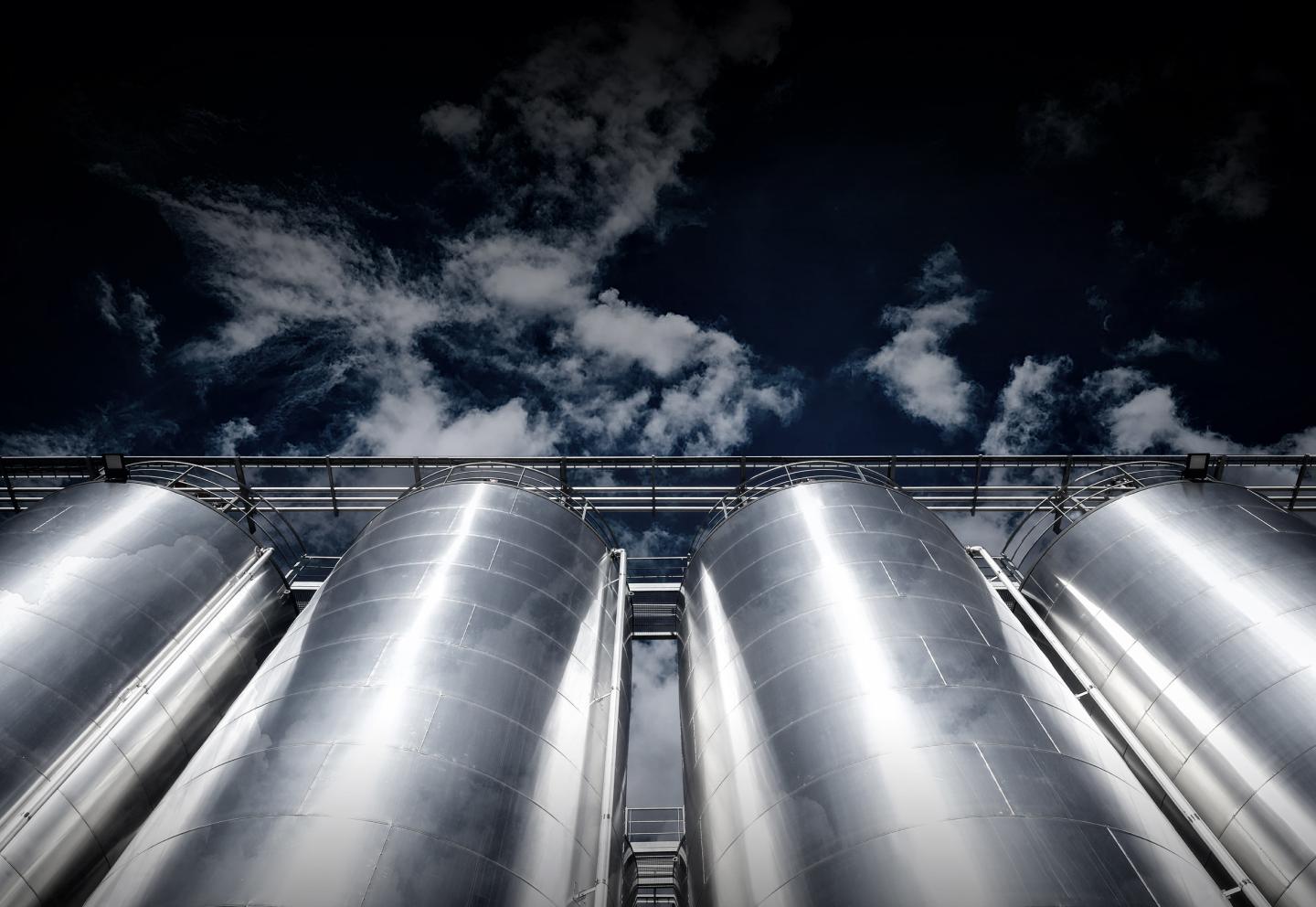 Tanks & reactors door Verschoore & Verkouille Opslagtanks en gespecialiseerde apparaten op maat.